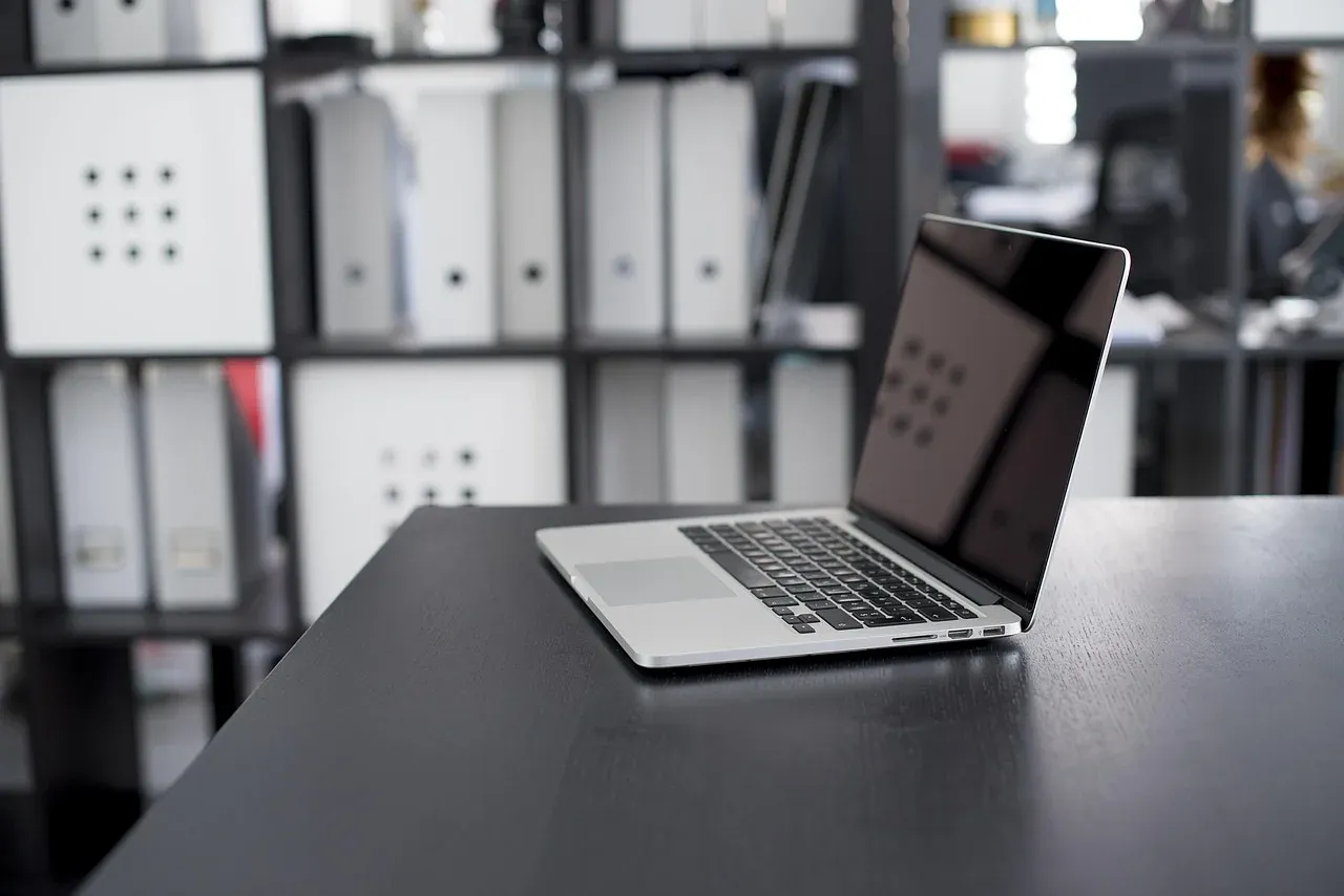 How to choose between moderated and unmoderated testing