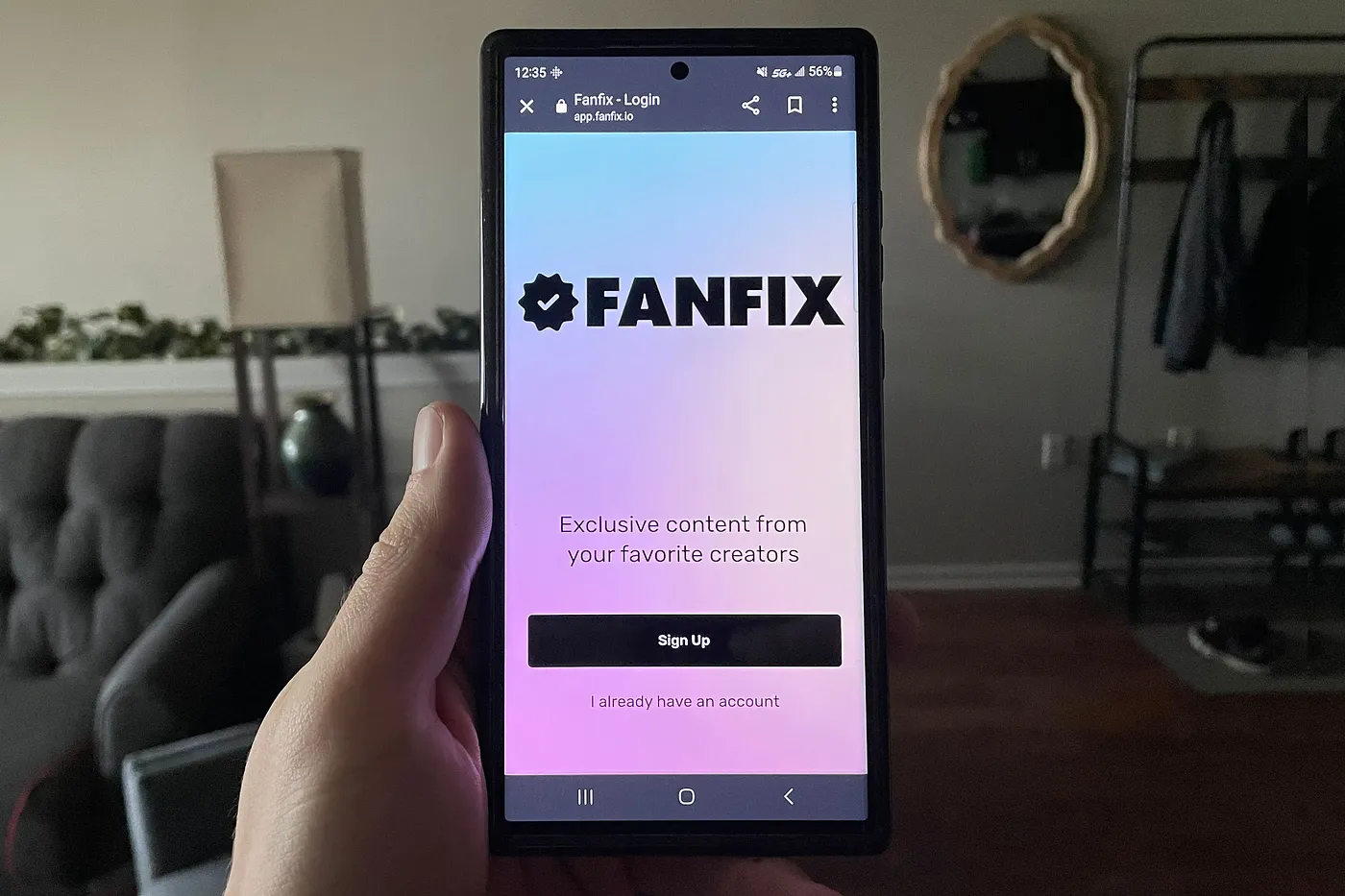 Community Building: FanFix vs Pico – Who Does it Best?